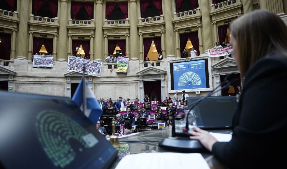 Con amplio acuerdo político, Diputados aprobó reforma de ley de barrios populares contra desalojos | Política