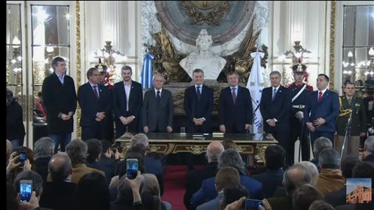 Macri tomó juramento a los nuevos ministros de Educación y Defensa | Política