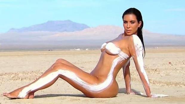 Kim Kardashian se desnuda como broche de oro de su programa de TV | Espectáculos