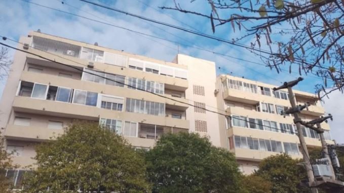 Una joven de 23 años murió al caer desde un sexto piso y detuvieron a su papá | Actualidad