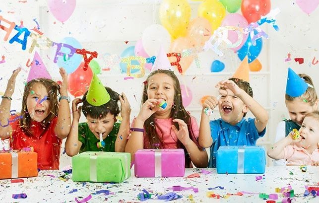 Llevó a su hija al cumpleaños equivocado: "La luchona la dejó y se fue" | Actualidad