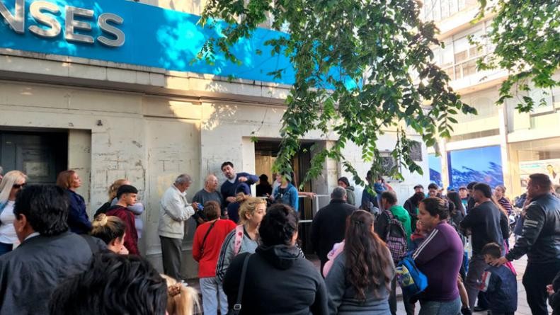 Bono de $45.000: Más de 1 millón de personas están en condiciones de inscribirse | Actualidad