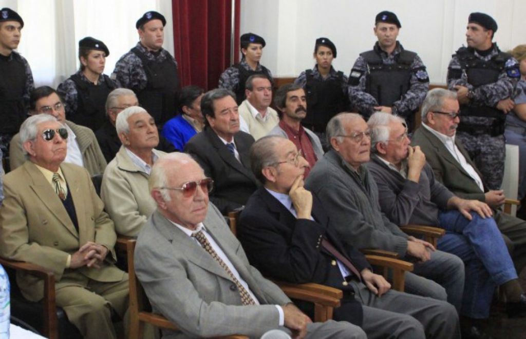 Condenan a cadena perpetua a cuatro ex jueces federales por crímenes de lesa humanidad | Política