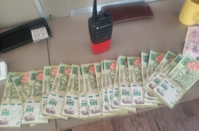 Un gesto ejemplar: encontró una billetera con $13 mil y dólares y la devolvió | Actualidad