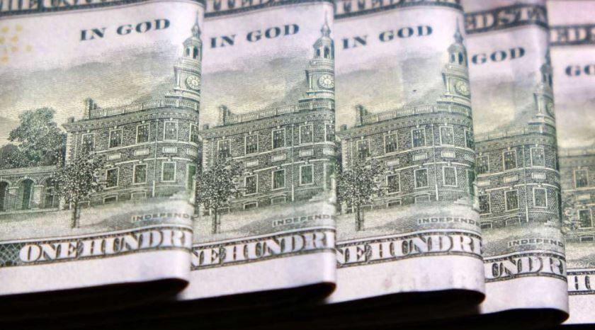 El dólar blue finalizó octubre en baja y cerró a $291 | Economía