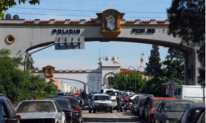 Dos motochorros que eran perseguidos por la Policía y se tiraron de Puente La Noria y uno de ellos murió | Actualidad