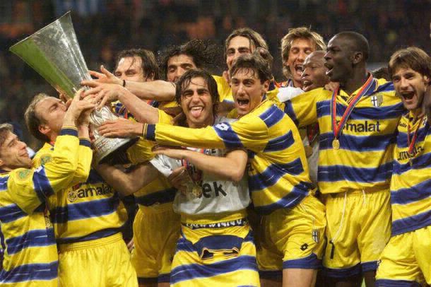 Tras la quiebra, Parma subasta sus copas | Deportes