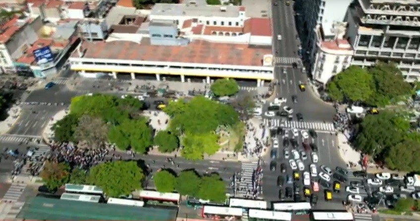 Otra jornada de caos de tránsito por marcha piquetera en CABA: amenazan con acampar | Actualidad