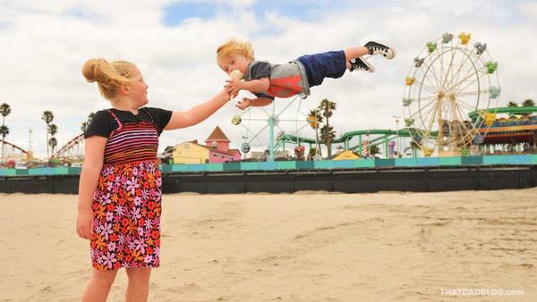 Tiene síndrome de Down y su papá lo retrata como un héroe | Curiosidades