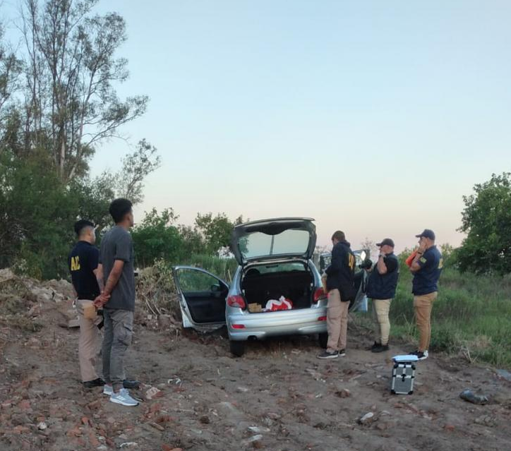Vestidos de policías, asaltaron una comisaría en Santa Fe y se llevaron armas | Actualidad