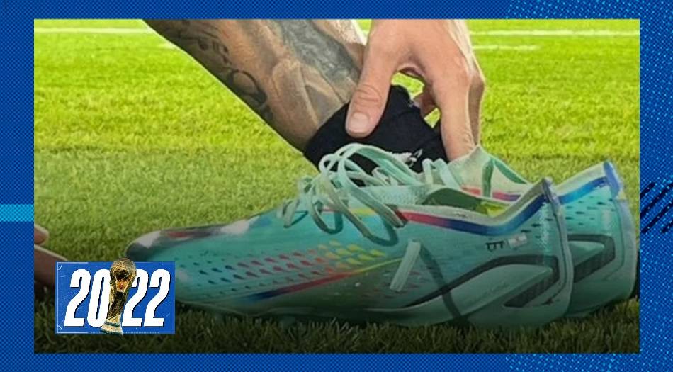 "TTT": los botines de Rodrigo de Paul con dedicatoria a Tini | Qatar 2022