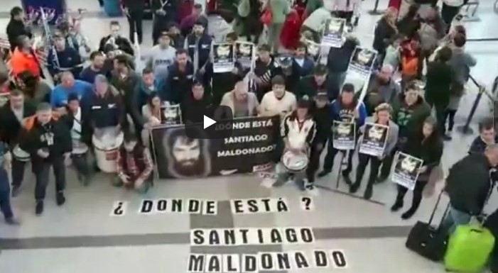 Preguntaron por Santiago Maldonado por los altoparlantes del aeropuerto de Ezeiza | Política