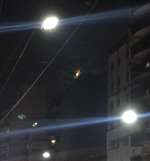 Una extraña luz verde en el cielo conmocionó a las redes sociales | Curiosidades