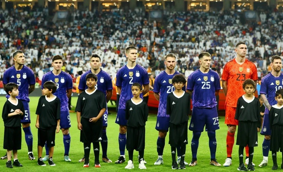 El Gobierno negó haber pedido que la Selección use un brazalete negro por la muerte de Hebe de Bonafini | Política