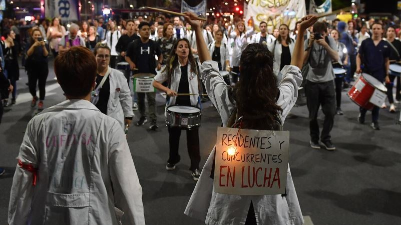 Residentes y concurrentes convocan para hoy a una segunda "Noche de las Luces" | Actualidad