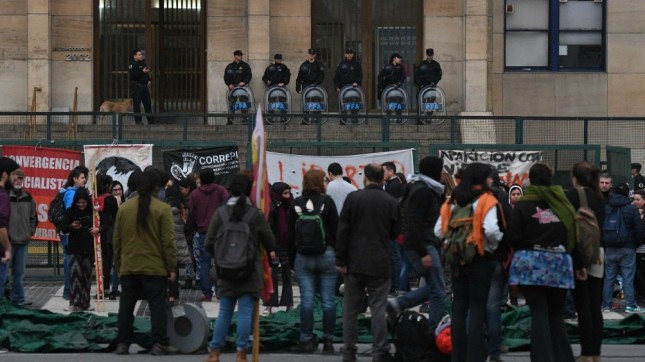 Imponen secreto de sumario en la causa por los incidentes del viernes y citan a declarar a los policías | Política