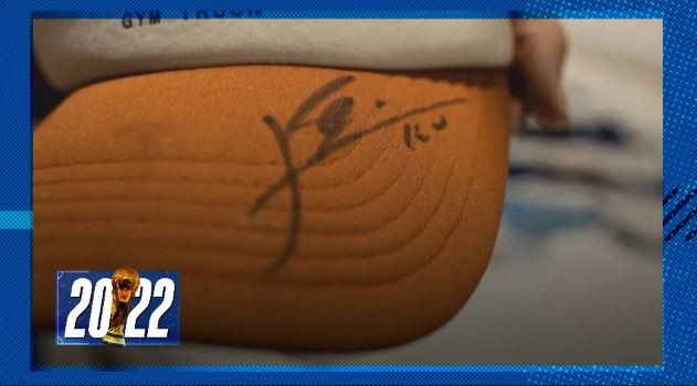 Un argentino cambia una gorra firmada por Messi por una entrada para el partido contra México | Qatar 2022