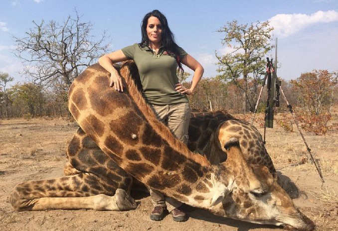 Indignación en las redes: una cazadora sube fotos con sus presas a Facebook y avisa que "vienen más" | Curiosidades