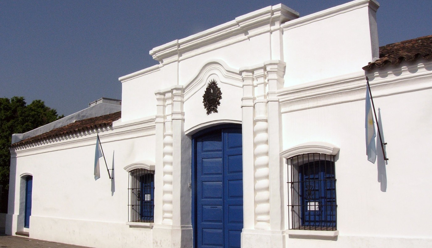 Una mujer sorda conoció la Casa Histórica de Tucumán gracias a un policía que sabía Lengua de Señas | Actualidad