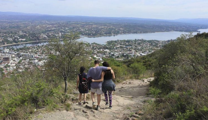 Accidente en Córdoba: Una nena se descompensó y rodó en el Cerro La Cruz | Actualidad