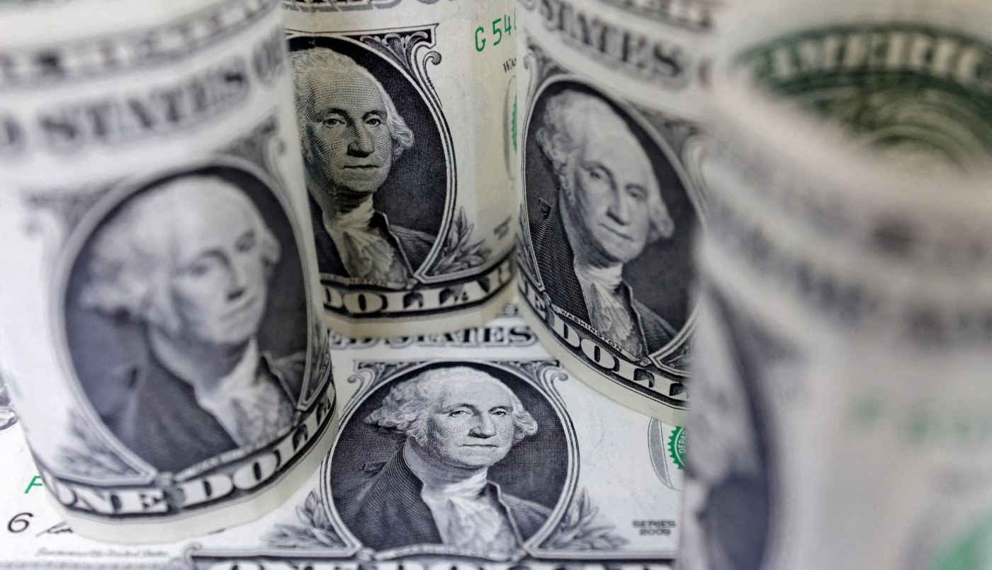 El dólar blue volvió a subir y cerró a $357 | Economía
