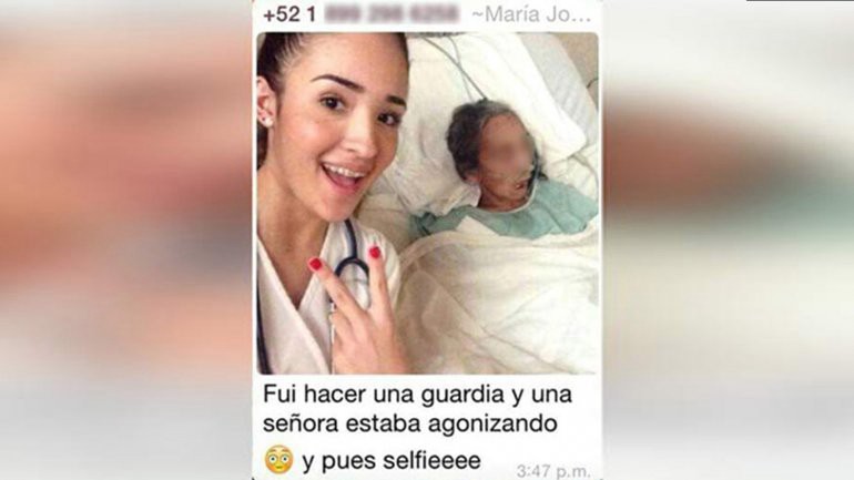 Escándalo por selfie de una estudiante de medicina junto a mujer agonizando | Curiosidades