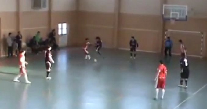 Santa Cruz: la violenta patada en el futsal que se transformó en viral | Deportes