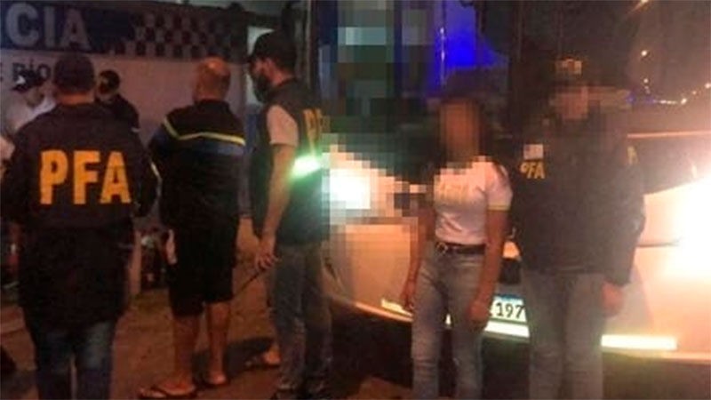 Detienen a un hombre y liberan a adolescente que fue ingresada al país con identidad falsa | Actualidad