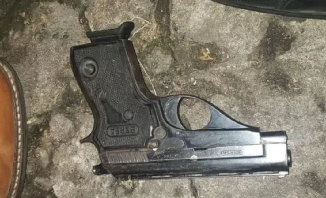 Una jubilada fue detenida porque pensaron que tenía un arma: era un holter | Actualidad