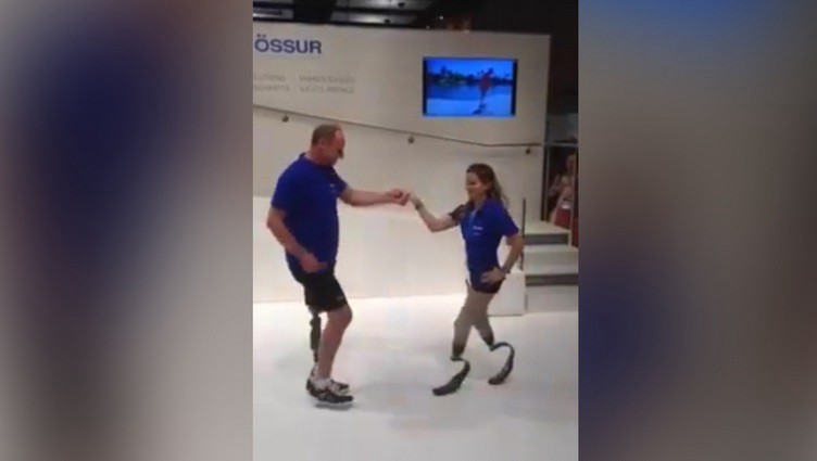 #EsViral: Pareja de bailarines sin piernas conmueve a las redes sociales | Curiosidades