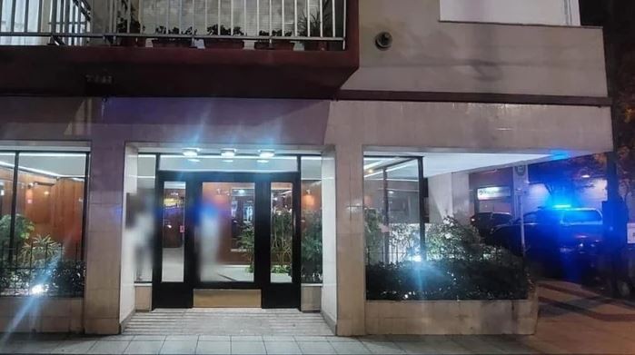 Delincuentes treparon e ingresaron por la ventana de un edificio del centro de Mar del Plata | Actualidad