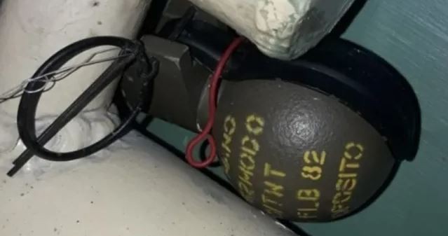 Un hombre le arrojó una granada en la cara a un policía: "Ahora explotamos todos" | Actualidad