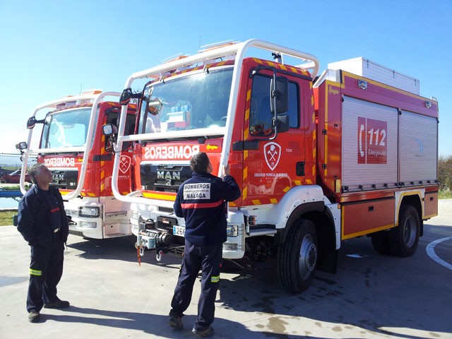 Un bombero llenó su pileta con un camión cisterna y lo echaron | Curiosidades