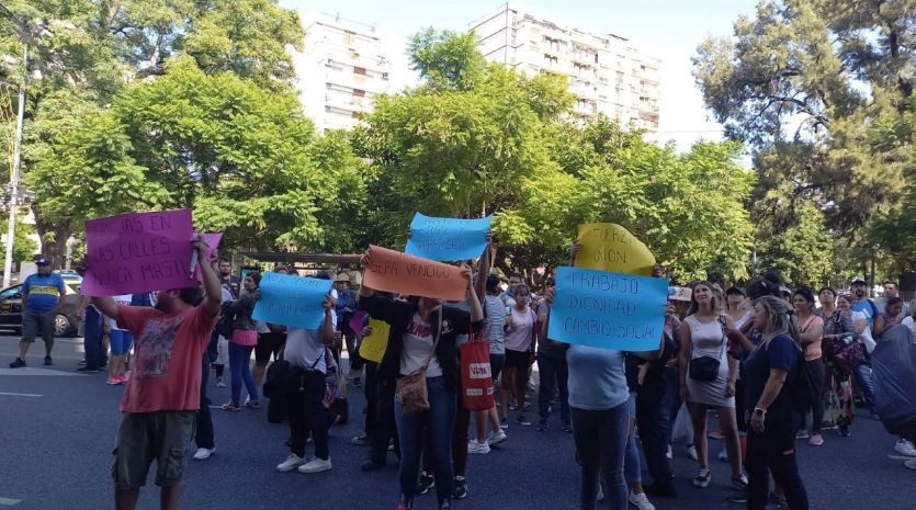 Ocupan pacíficamente Ministerio porteño por el despido de "35 mujeres cooperativistas" | Actualidad