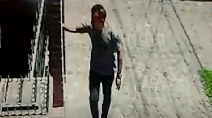 Detienen a un empleado de seguridad que "marcaba" casas para que ladrones entraran a robar | Actualidad