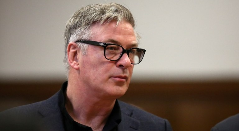 Alec Baldwin fue inculpado formalmente por la muerte de una mujer en el rodaje del film "Rust" | Espectáculos