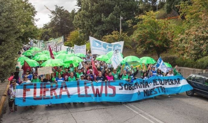 Tensión e incidentes en la "Marcha por la soberanía del Lago Escondido" | Política