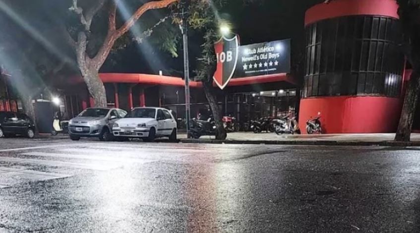 Asesinaron a balazos a un joven en la puerta de la cancha de Newell’s y dejaron un mensaje para la barra | Actualidad