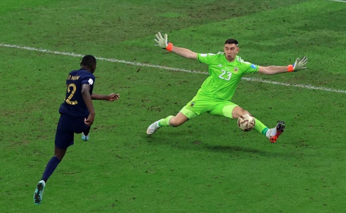 Kolo Muani, sobre la atajada del Dibu Martínez: "Todavía la tengo en la garganta" | Deportes