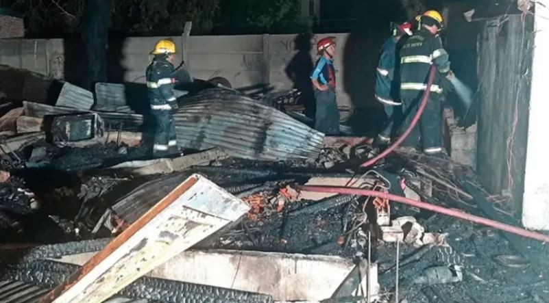 Tragedia en Longchamps: dos nenes de 2 y 3 años murieron en el incendio de su casa | Actualidad
