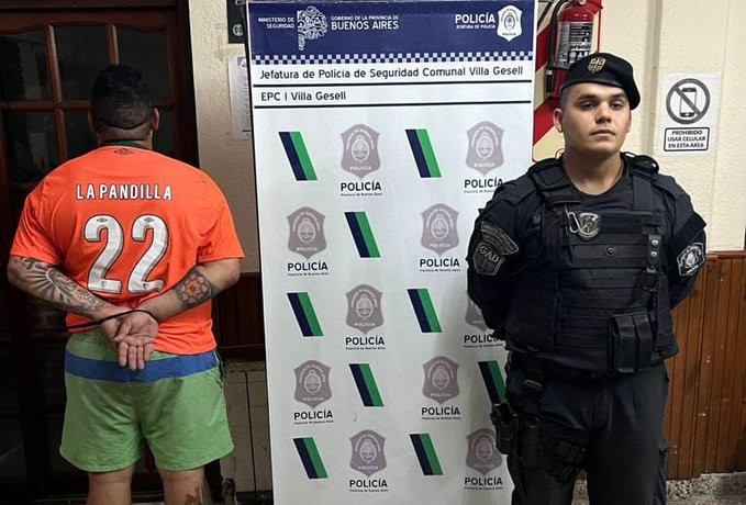 Detuvieron al líder de la barra de Vélez tras golpear al Hombre Araña del "Trencito de la Alegría" en Villa Gesell | Actualidad