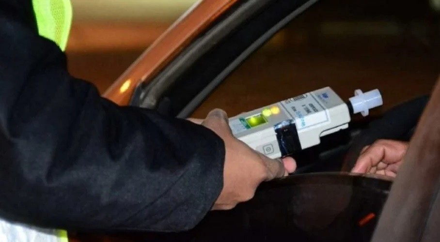 Lo multaron por manejar borracho, pidió ver el expediente y se lo robó | Actualidad