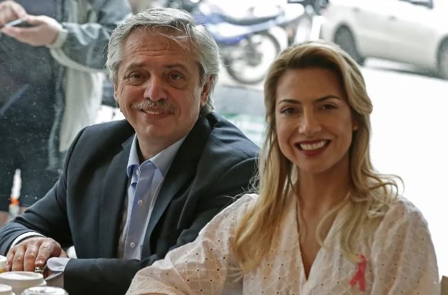 Promueven el tratamiento protocolar igualitario de funcionarios, familiares y convivientes | Política