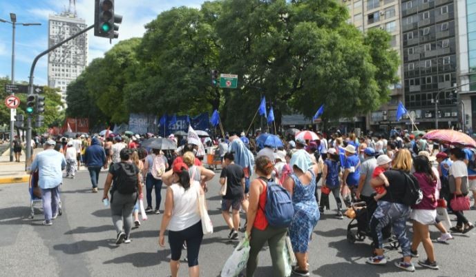 Levantan el acampe piquetero en la 9 de Julio | Actualidad