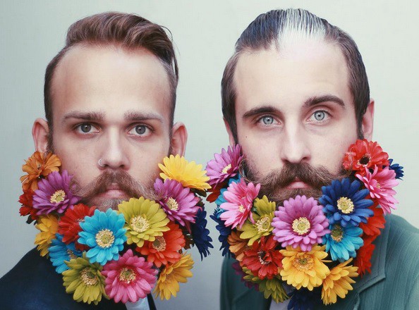Furor por los amigos que se decoran la barba con todo lo que encuentran | Curiosidades