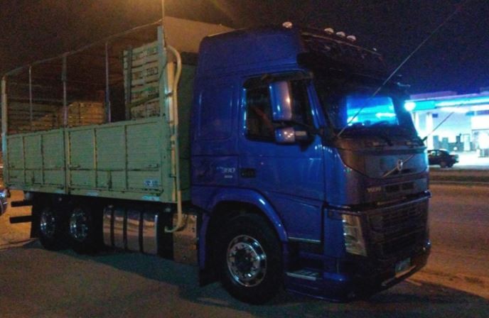 Un camionero alcoholizado quiso “coimear” a la Policía con 20 mil pesos y un cajón de naranjas | Actualidad