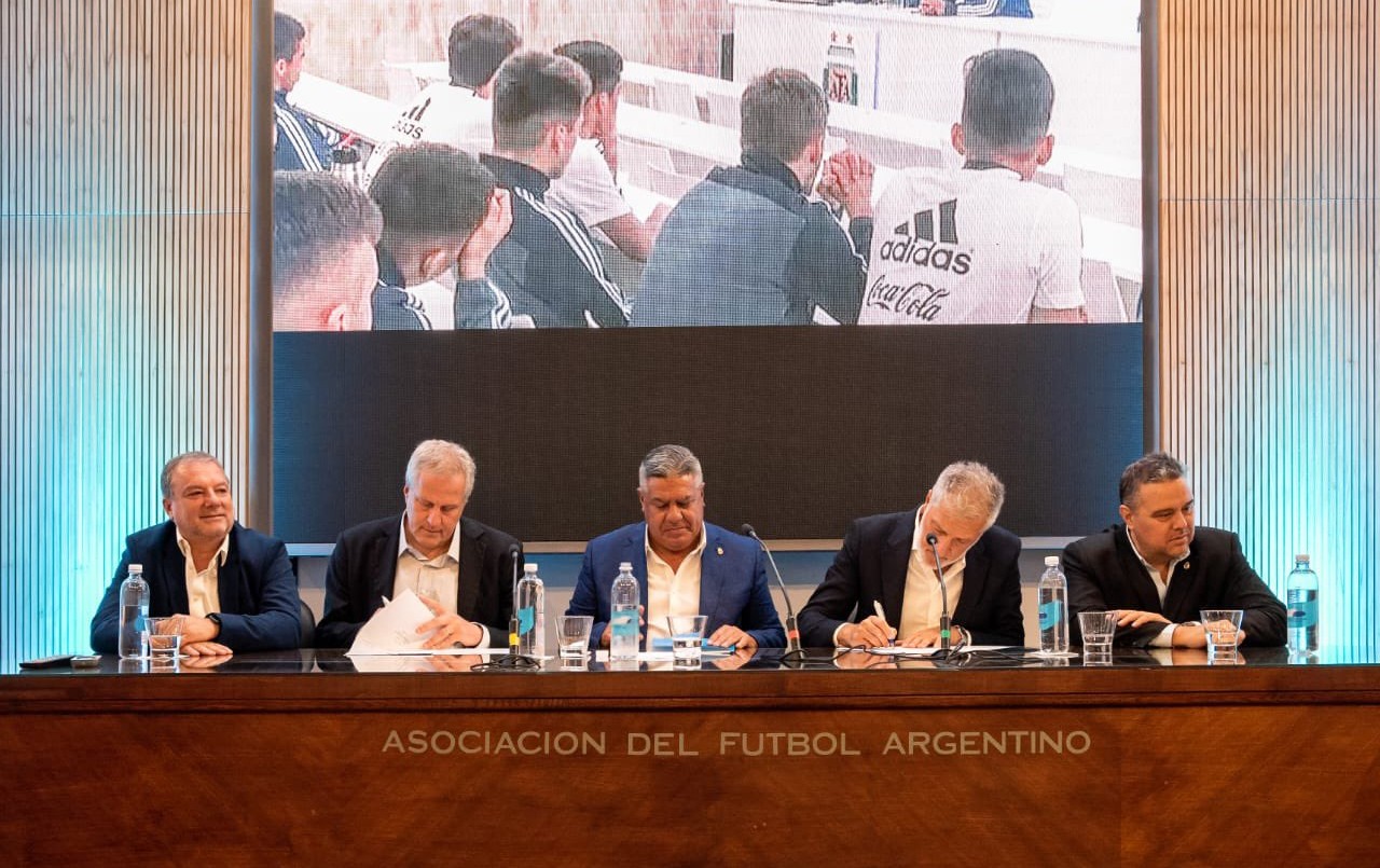 Acuerdo para incorporar el fútbol femenino en clases de educación físicas de escuelas | Actualidad