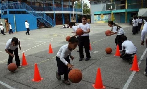Acuerdan incorporar el fútbol femenino en las clases de educación físicas de las escuelas | Actualidad