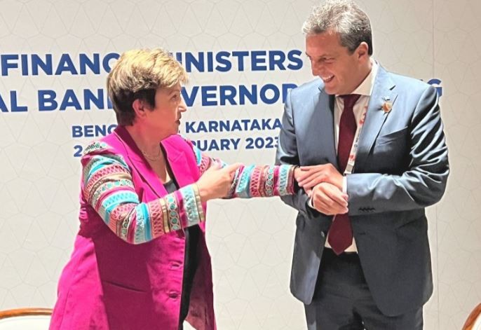 Por la guerra y la sequía, el Fondo Monetario Internacional modifica el programa con la Argentina | Economía