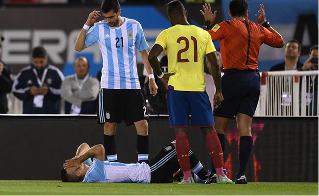 El "Kun" Agüero regresó a Inglaterra y espera recuperarse para jugar ante Brasil | Deportes